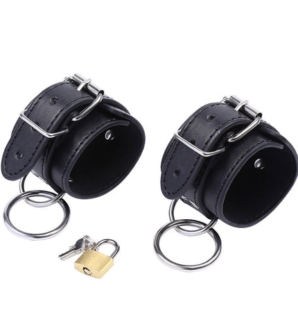 OHMAMA FETISH - O-RING RETENUES DE POIGNET VERROUILLÉES by OHMAMA FETISH