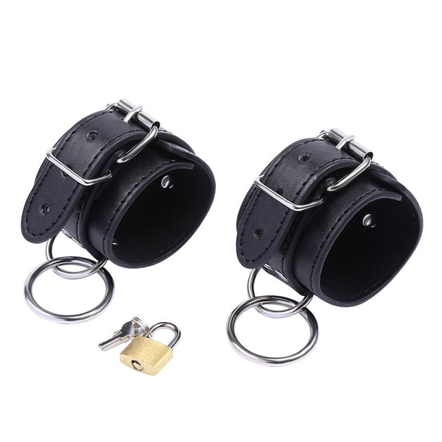 OHMAMA FETISH - O-RING RETENUES DE POIGNET VERROUILLÉES by OHMAMA FETISH