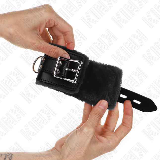 KINK - APPUI-POIGNETS DOUBLÉS DE FOURRURE NOIR AVEC CEINTURE NOIRE RÉGLABLE 17-29 CM X 6 CM by KINK WRIST RESTRAINT