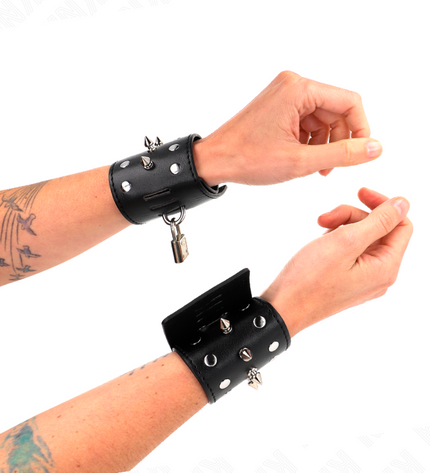 KINK - APPAREILS-POIGNETS PUNK AVEC POINTES 25 X 6 CM by KINK WRIST RESTRAINT