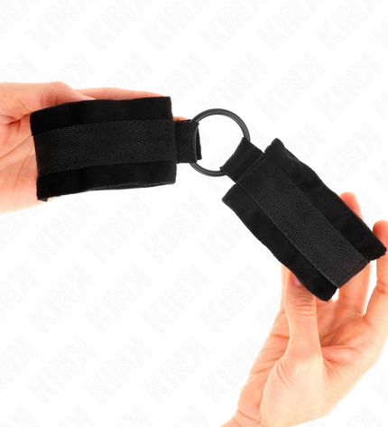 KINK - MANCHETTES DÉBUTANT FOURRURE 25 CM AVEC O-RING 4 CM NOIR AJUSTABLE 15-25 CM by KINK WRIST RESTRAINT