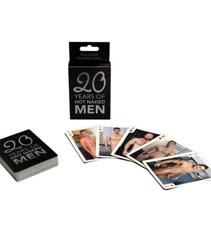KHEPER GAMES - DES HOMMES ENTIÈREMENT NUS JOUANT AUX CARTES by KHEPER GAMES