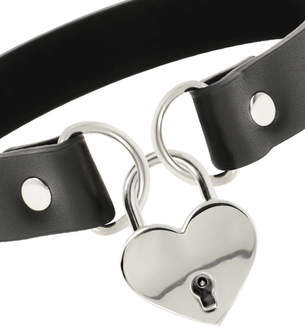 COQUETTE CHIC DESIRE - COLLIER EN CUIR VEGAN AVEC ACCESSOIRE COEUR AVEC CL? by COQUETTE ACCESSORIES